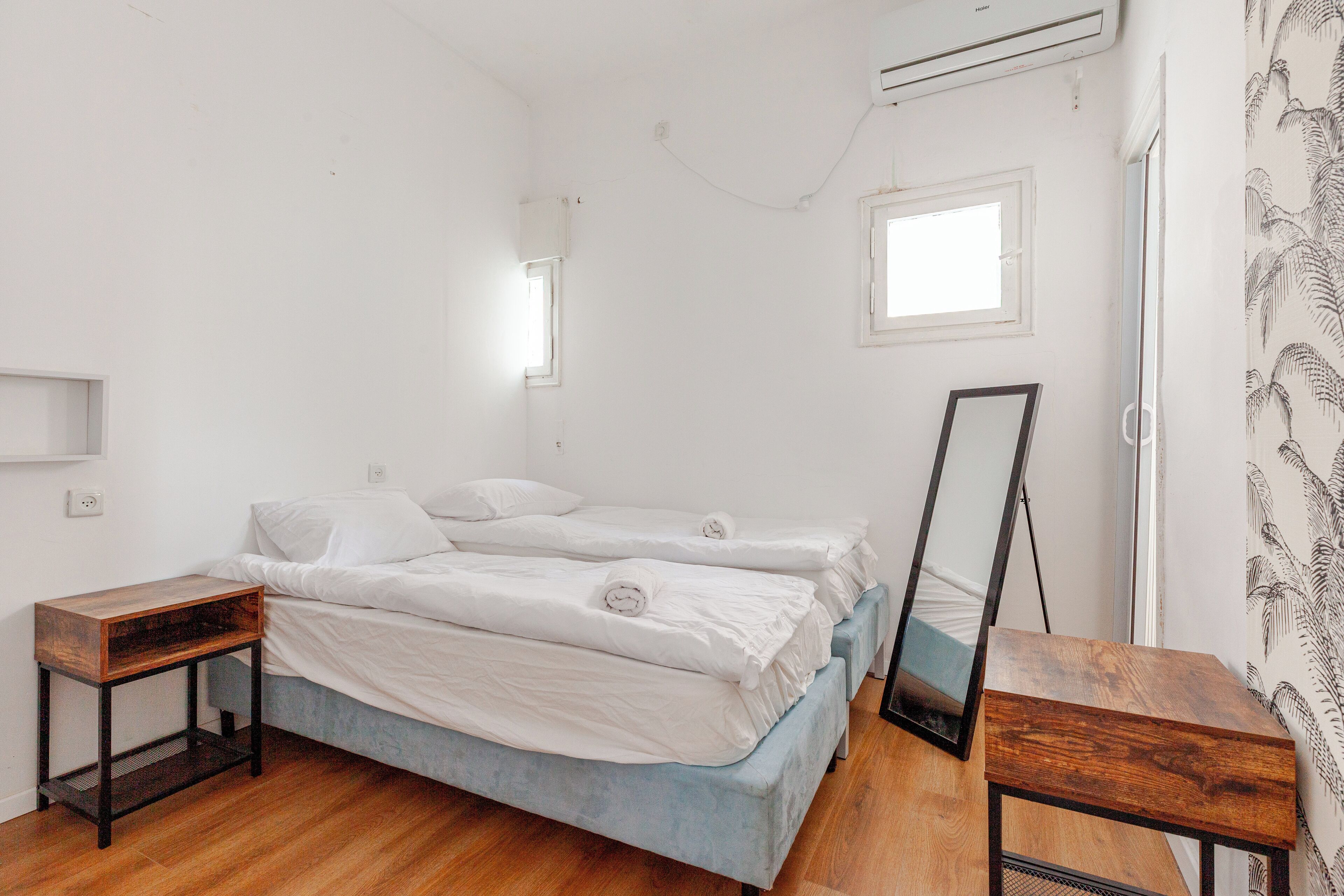 Family Apartment | Laptop workspace, iron/ironing board, free WiFi