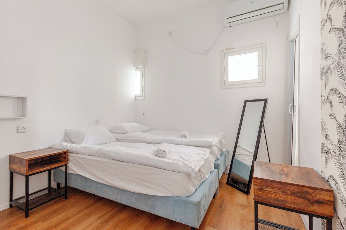 Family Apartment | Laptop workspace, iron/ironing board, WiFi (free)