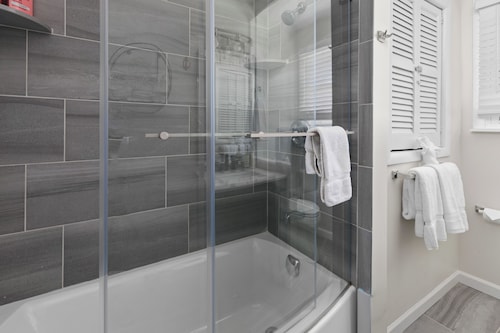 4-bedroom Master Spa Oasis - Sleeps 10 Dog Friendly