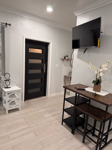 Charming 1-bedroom apartment in fabulous Nassau with WiFi, AC