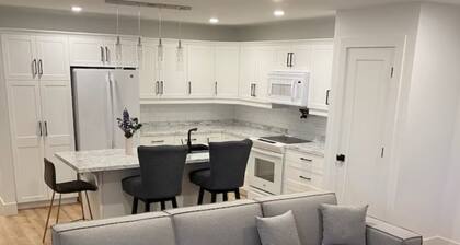 Modern 2 bedroom 2 bathroom w/ king beds in Charlottetown