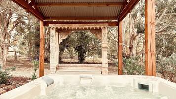 Bain à remous extérieur