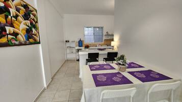 Apartment, 1 Bedroom, Accessible, Patio | Dining room