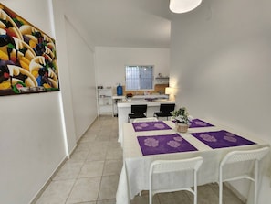 Apartment, 1 Bedroom, Accessible, Patio | Dining room