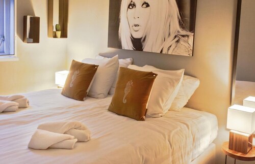 Holiday Home in Yn e Lijte With Water Sports