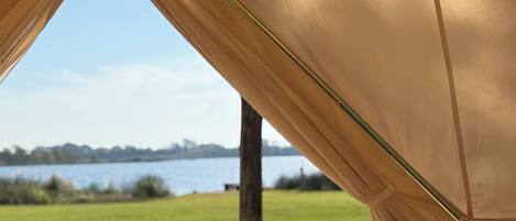 Classic Tent, Lagoon View | 1 bedroom, bed sheets