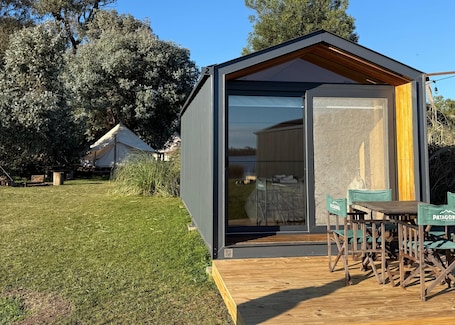 1 bedroom, bed sheets. REFUGIO Natural Glamping