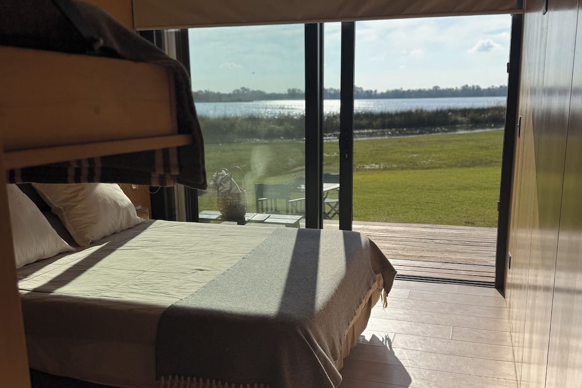 1 bedroom, bed sheets
