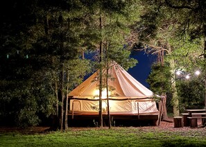 1 bedroom, bed sheets - REFUGIO Natural Glamping (Lobos)
