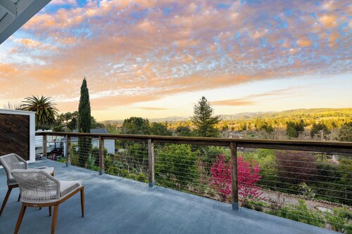 Modern Sonoma Stay w/ Spacious Deck, Views & Prime Location Bennett