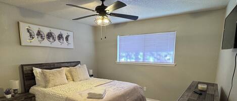 2 chambres, fer et planche à repasser, Wi-Fi, draps fournis