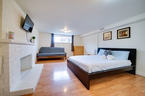 2 habitaciones, escritorio, tabla de planchar con plancha y wifi gratis 