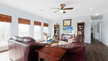 Smart TV, books, stereo
