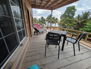 Suite Royal, vista a la playa | 2 habitaciones y camas con efecto memoria 