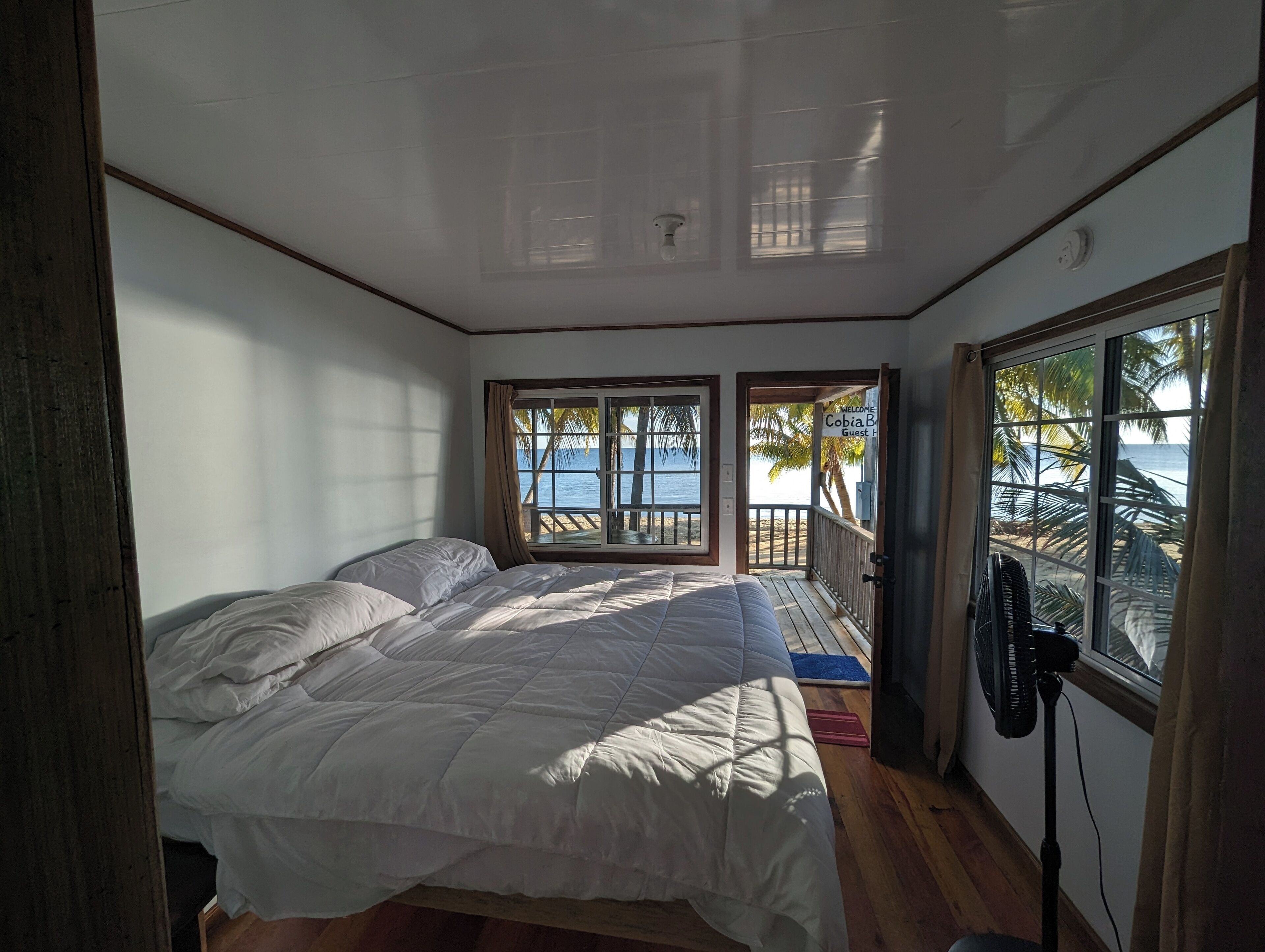 Family Cabin | Memory foam beds, laptop workspace, free WiFi