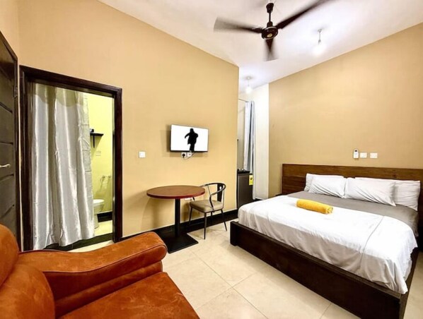 1 slaapkamer, een strijkplank/strijkijzer, wifi, beddengoed