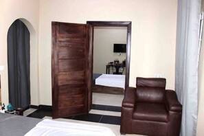 2 bedrooms, iron/ironing board, WiFi, bed sheets - Luxury Family apartment at the Sanga Estates. (Accra)