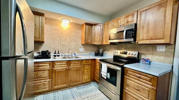 Micro-ondes, four, plaque de cuisson, lave-vaisselle