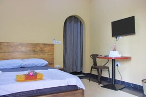 1 bedroom, desk, WiFi, bed sheets