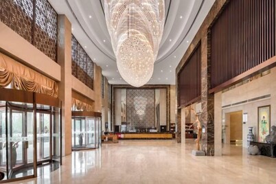 Wuyihai International Hotel (Huanghe Jiaotong College High-speed Railway Station)