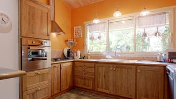 Refrigerador, horno, placa de cocina, lavavajillas