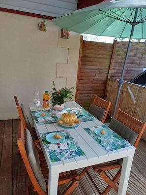 Outdoor dining