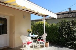 Outdoor dining - Gite de Tilot - FALEYRAS (FALEYRAS)