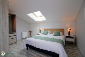 2 bedrooms, iron/ironing board, travel cot, Internet