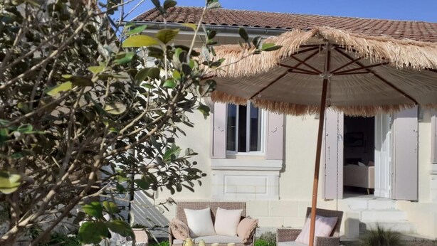Terrace/patio - Vers la Rivière - Yoga gîte (SAINT SEURIN SUR L'ISLE)