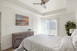 3 bedrooms, iron/ironing board, WiFi, bed sheets - Luxury upgraded, high ceiling home near Domain, high tech corrida, businesses. (Austin)