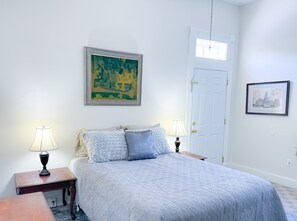 1 bedroom, iron/ironing board, WiFi, bed sheets - Charming 1-bedroom apartment in Vibrant Old Louisville WiFi Washer/Dryer (Louisville)