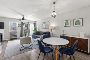 Smart TV - Modern 2BR Getaway - Whitewater Center + Roku TVs (Charlotte)