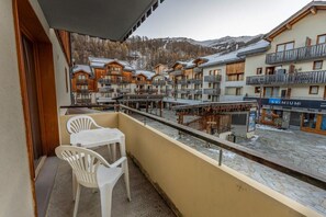 Outdoor dining - 40m from ski slopes, 1st floor, swimming pool, sauna, balcony, tv, ski locker, 35m², Les Orres (Les Orres)