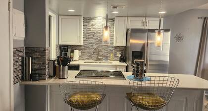Cozy 2-bedroom condo with WiFi, AC in amazing Phoenix