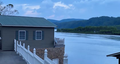 Water front Cozy studio with WiFi and AC in charming Draper