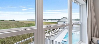 Dock and Dwell at the Winyah Bay Club, Pool, Outdoor Lounge/Grill and Boat Slip included!