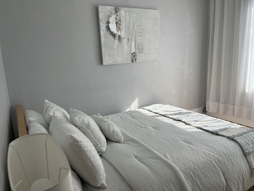 Peaceful, comfortable 3-bedroom apartment in the heart of Montreal