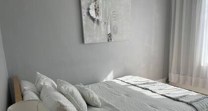 Peaceful, comfortable 3-bedroom apartment in the heart of Montreal