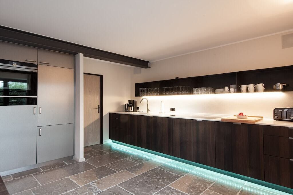 Fridge, oven, stovetop