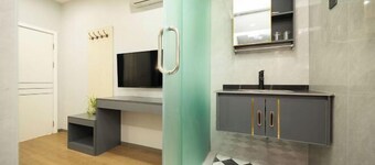 Yinlilai Business Hotel (Tianquan Hospital of Traditional Chinese Medicine Branch)