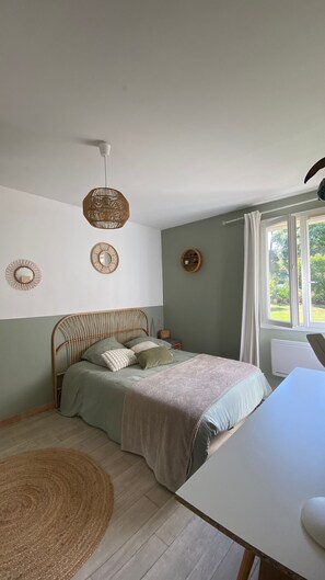 3 dormitorios, escritorio, tabla de planchar con plancha y wifi