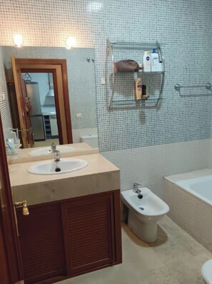 Eco-friendly toiletries, hair dryer, bidet, towels - Apartment Benalmadena Costa (Benalmádena)
