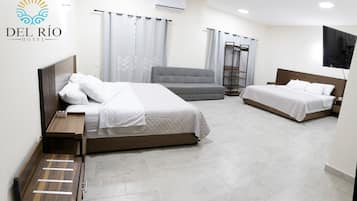 Habitació familiar, vistes al riu | Escriptori, espai de treball apte per a portàtils i wifi gratuïta