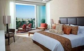 2 bedrooms, in-room safe, desk, iron/ironing board