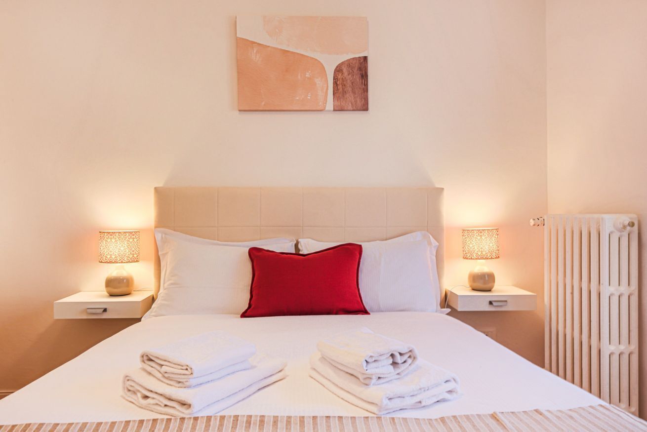 3 室のベッドルーム、アイロン / アイロン台、WiFi、ベッドシーツ