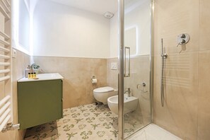 Shower, hair dryer, bidet - Apartments Florence - Matilda's Dream (Firenze)