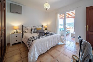 3 soverom, strykejern/-brett, reiseseng for barn og wi-fi (inkludert)