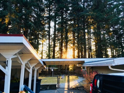 Bungalow & Breakfast - On the Way To The Glacier!