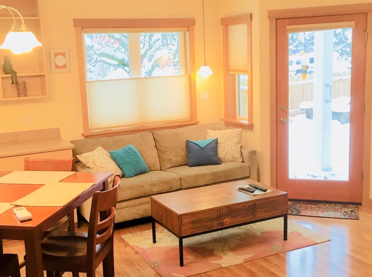 Bungalow & Breakfast - On The Way To The Glacier! - Juneau, AK