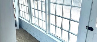 Auke Ridge Retreat - a short walk to the harbor!